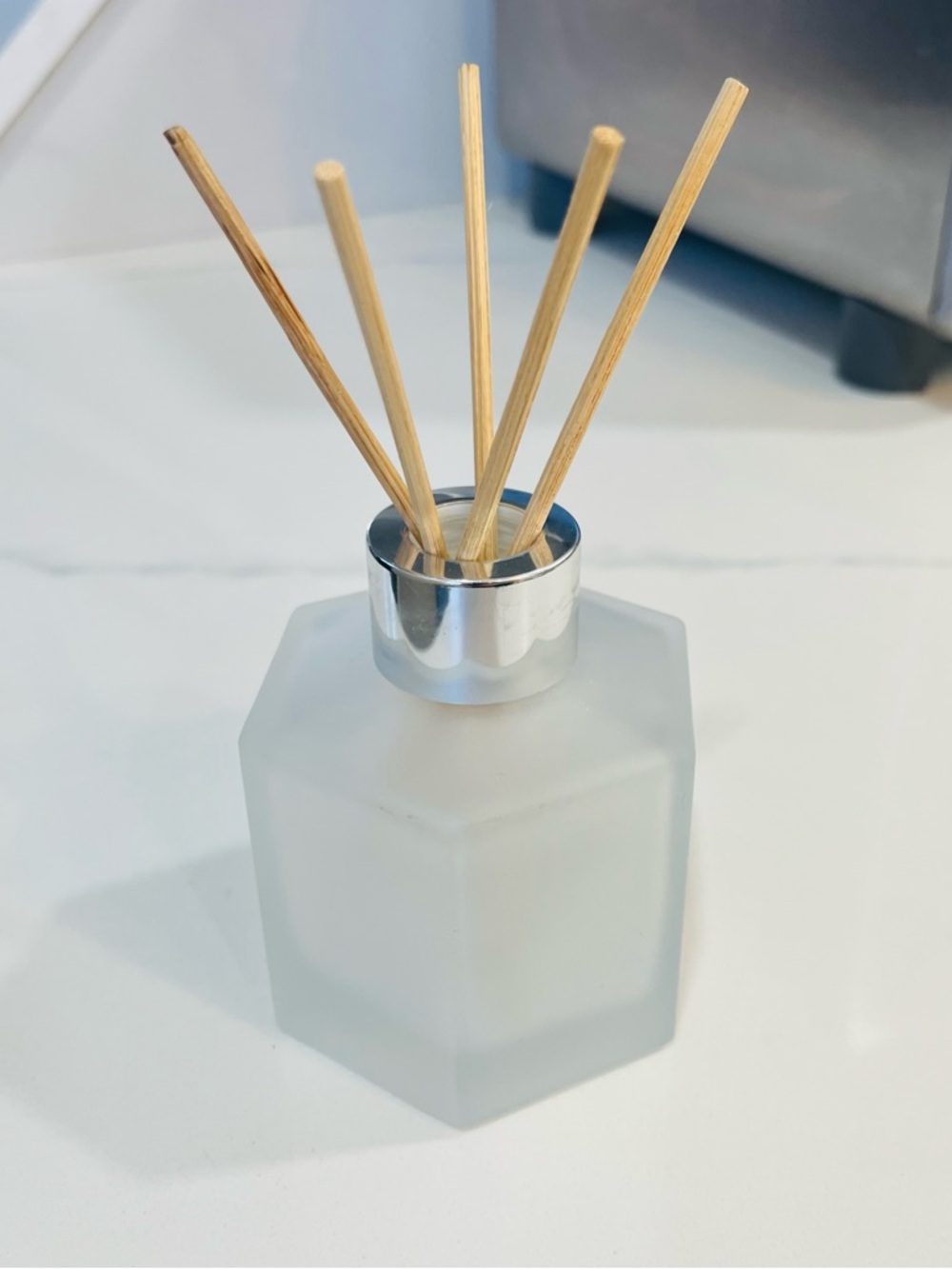 Calvin Klein Frosted Glass Reed Diffuser with Natural Rattan Sticks - White - Picture 3 of 8